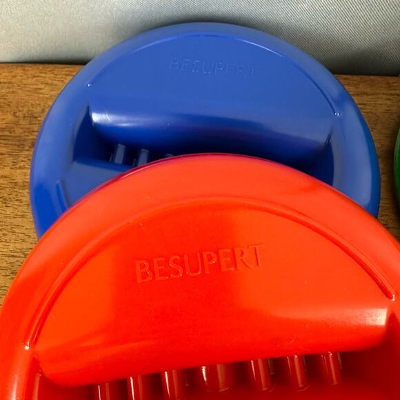 New Multi Color Red Black Green Blue BESUPERT 7" Plastic Bar Ashtrays 4 Pack - Picture 5 of 7